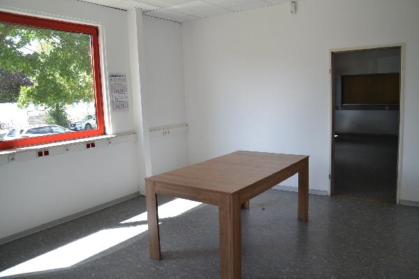 Halle 2 Büro u. Sozialräume.jpg