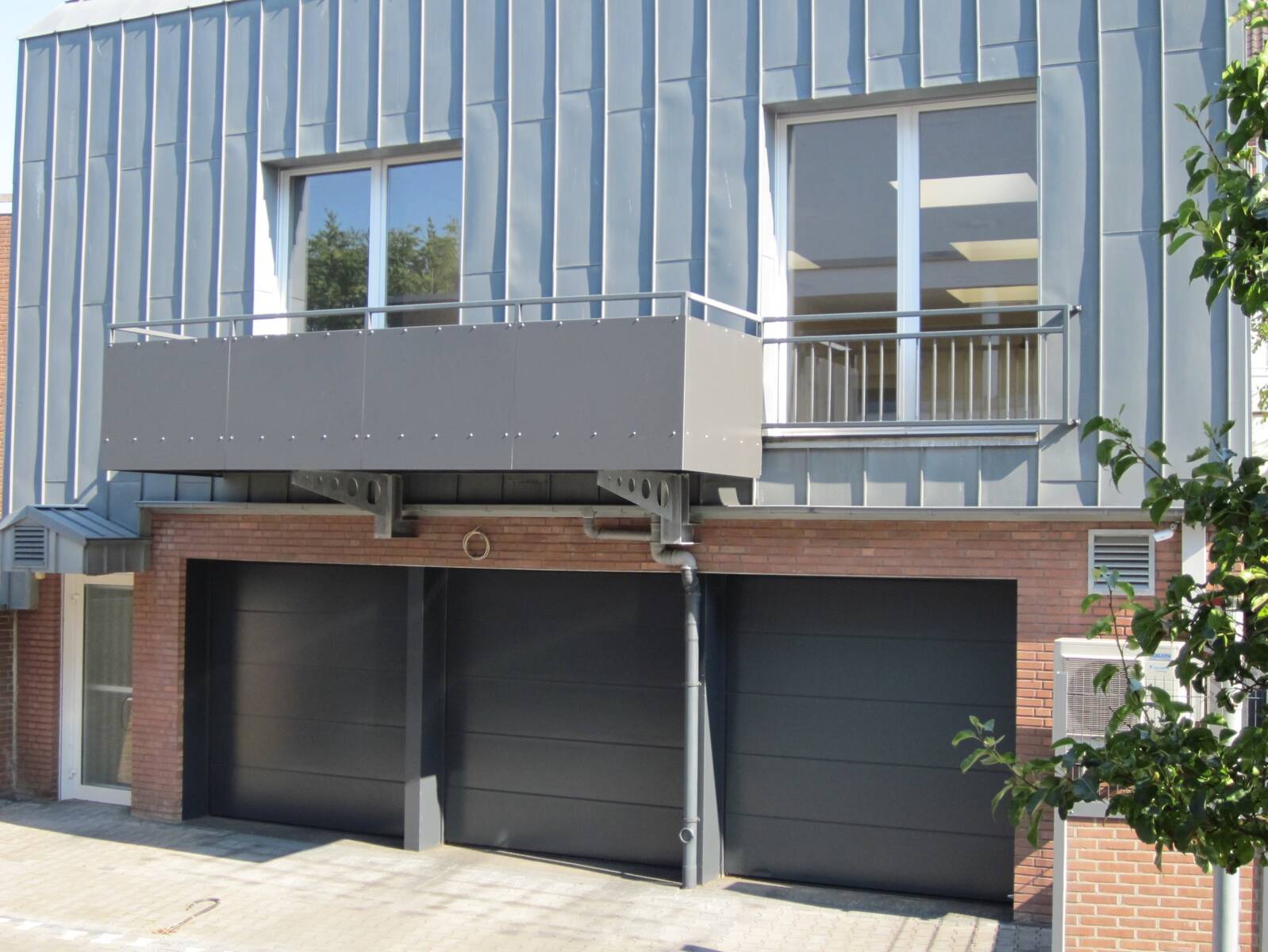 Hausansicht 1. OG.jpg