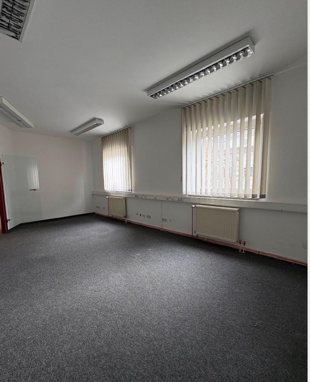 Büroraum 1.jpg
