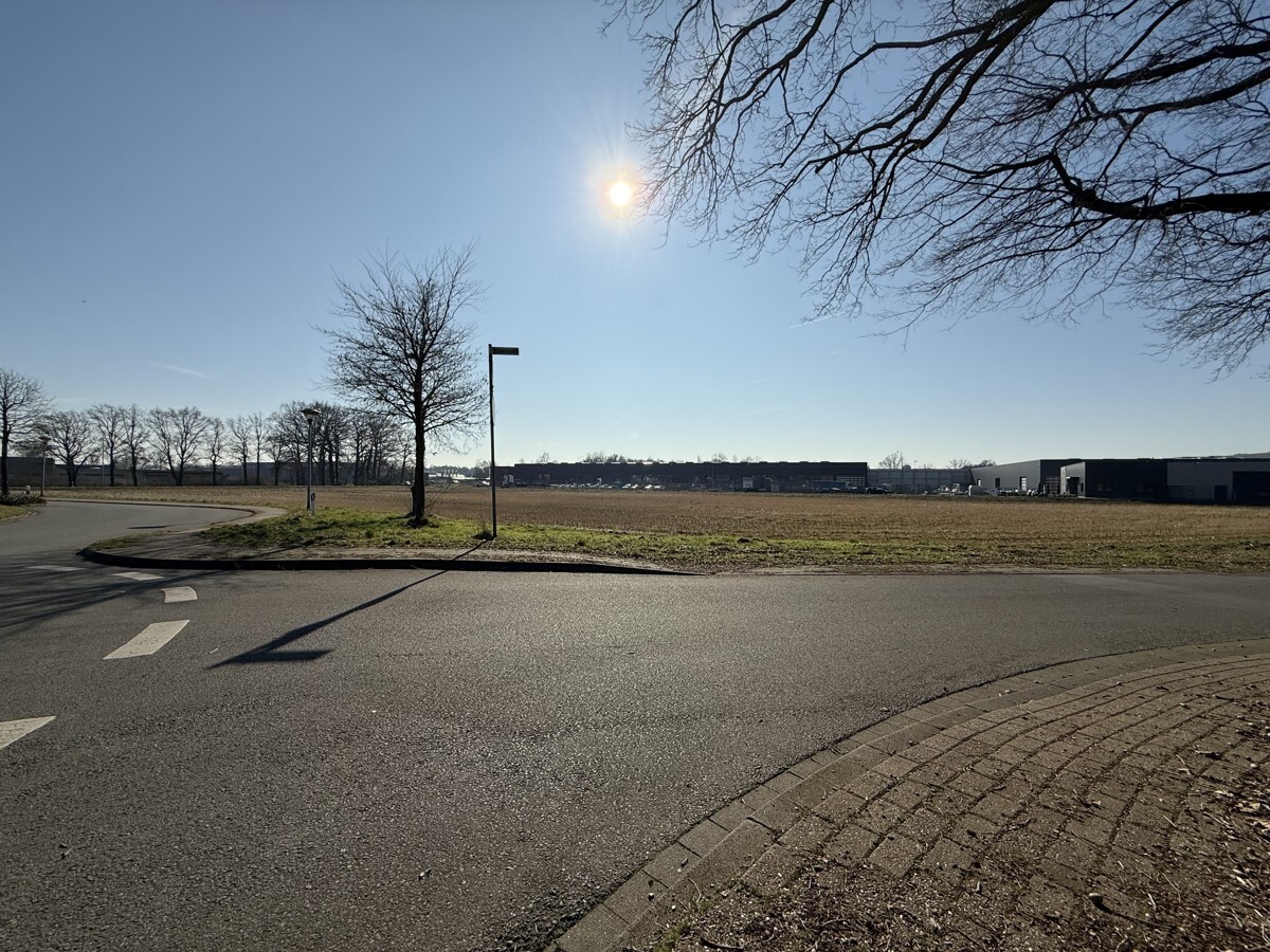 Straßenansicht Baugrundstück.jpg