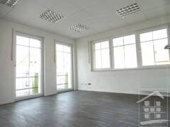 kleines Büro hinten links.JPG