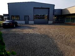 halle draußen 2.jpg