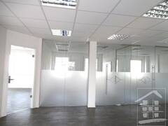 Großes Büro_Blick auf kleine Büros 2.JPG