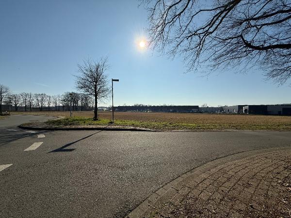 Straßenansicht Baugrundstück.jpg