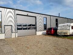 halle draußen 1.jpg